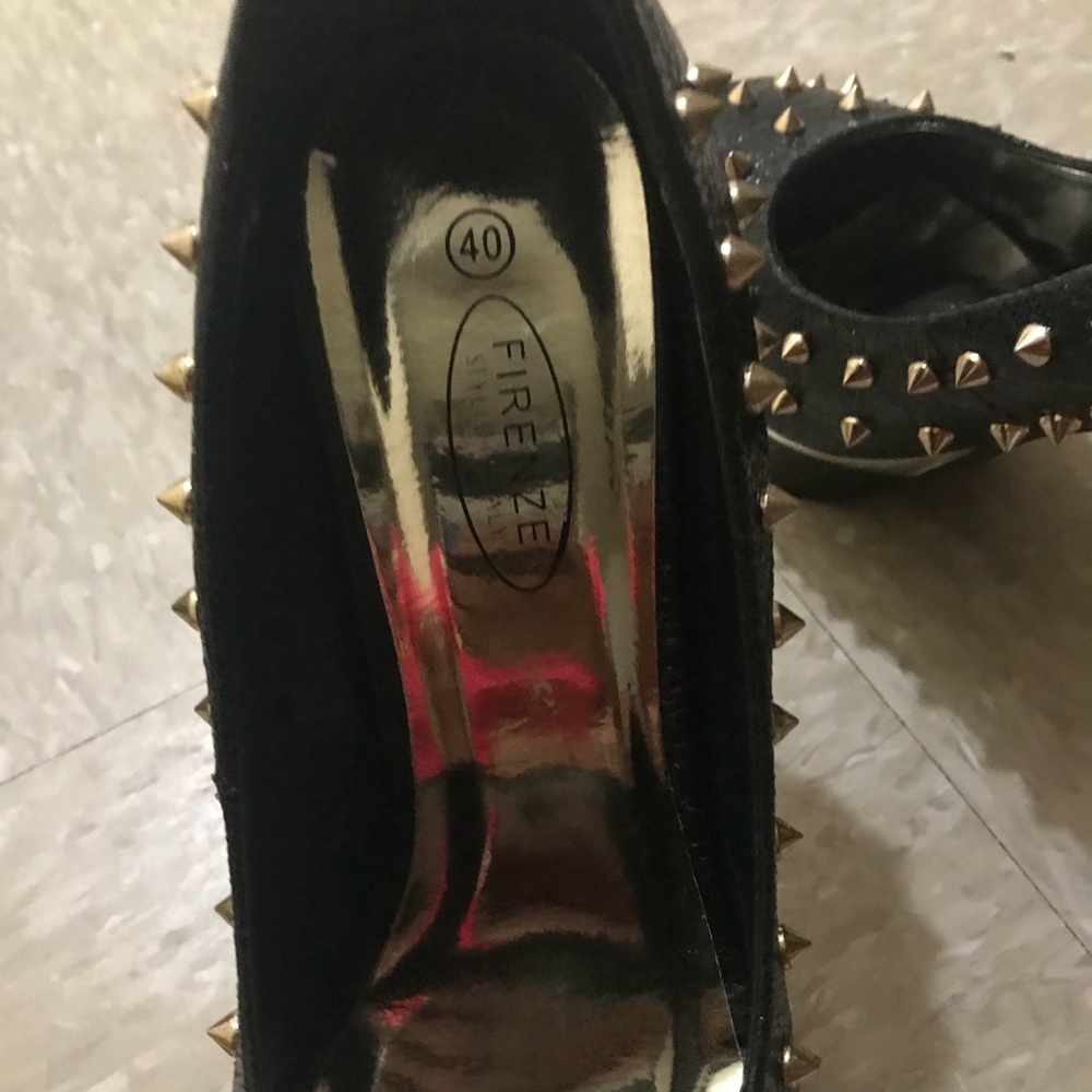 Shoes - Picture 4 of 6